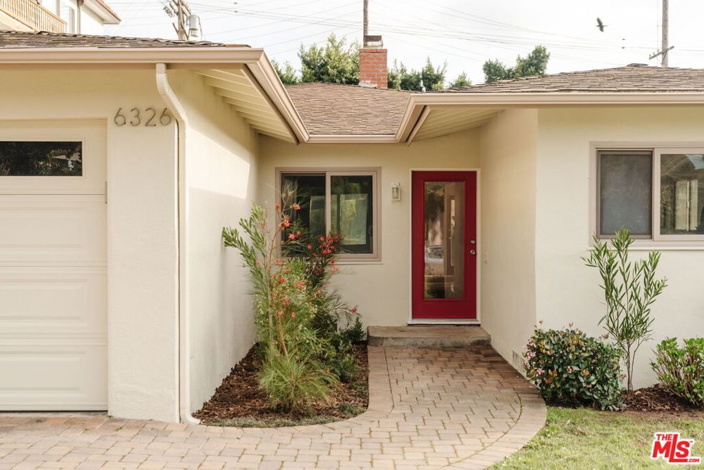 6326 W 85th Place