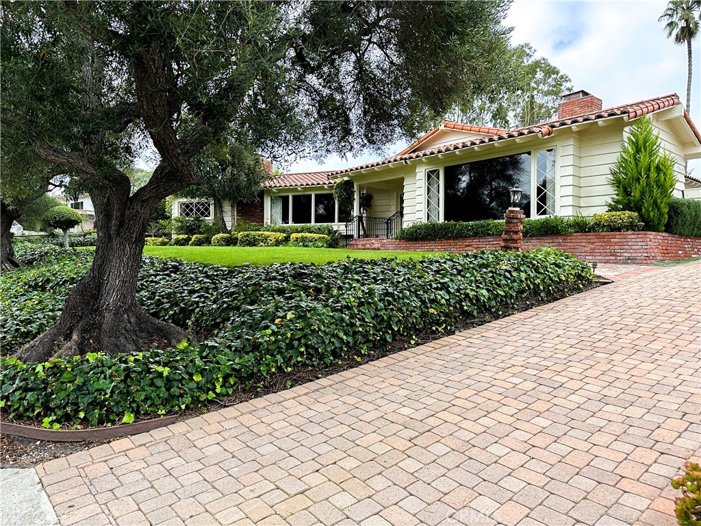 2424 Via Sonoma