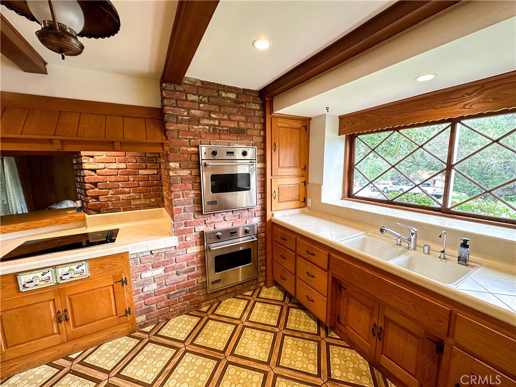 2424 Via Sonoma