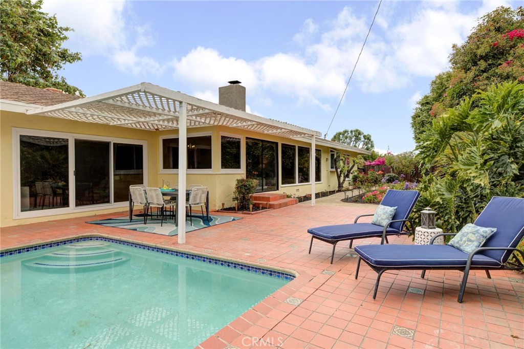 8 Silver Saddle Lane