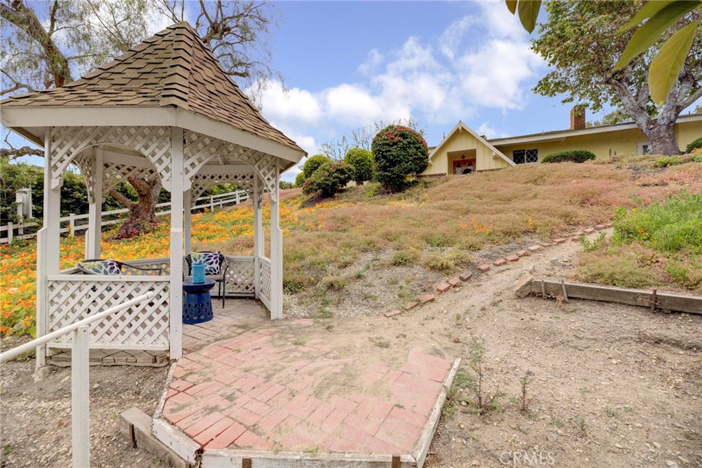 8 Silver Saddle Lane