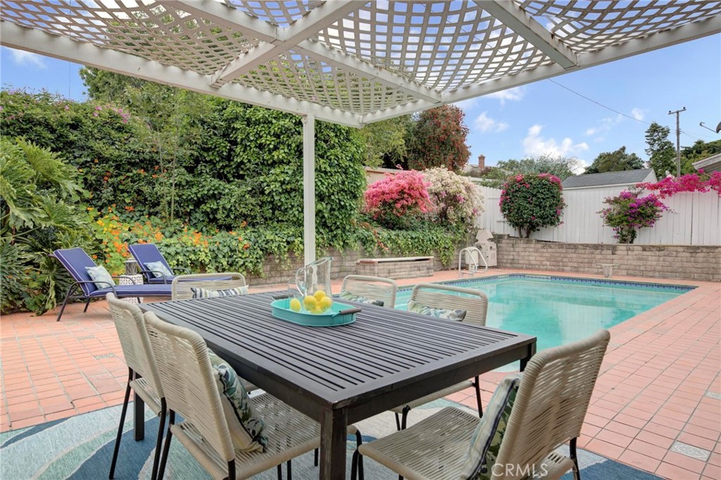 8 Silver Saddle Lane