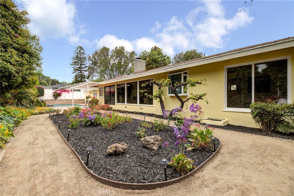 8 Silver Saddle Lane