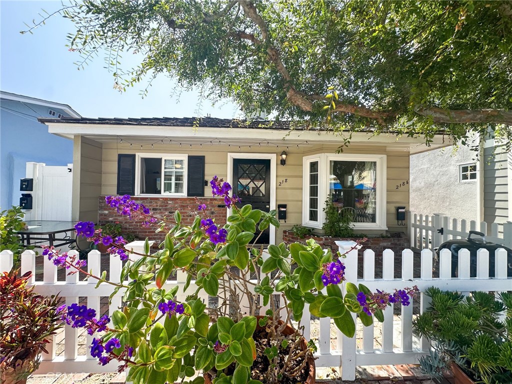 218 Agate Avenue Front