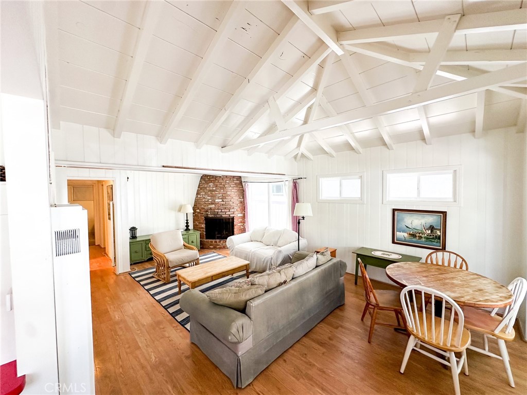 218 Agate Avenue Front