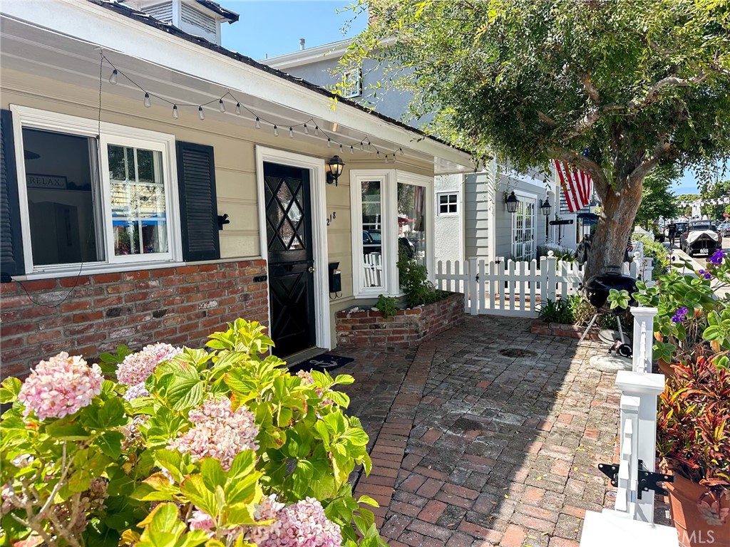 218 Agate Avenue Front