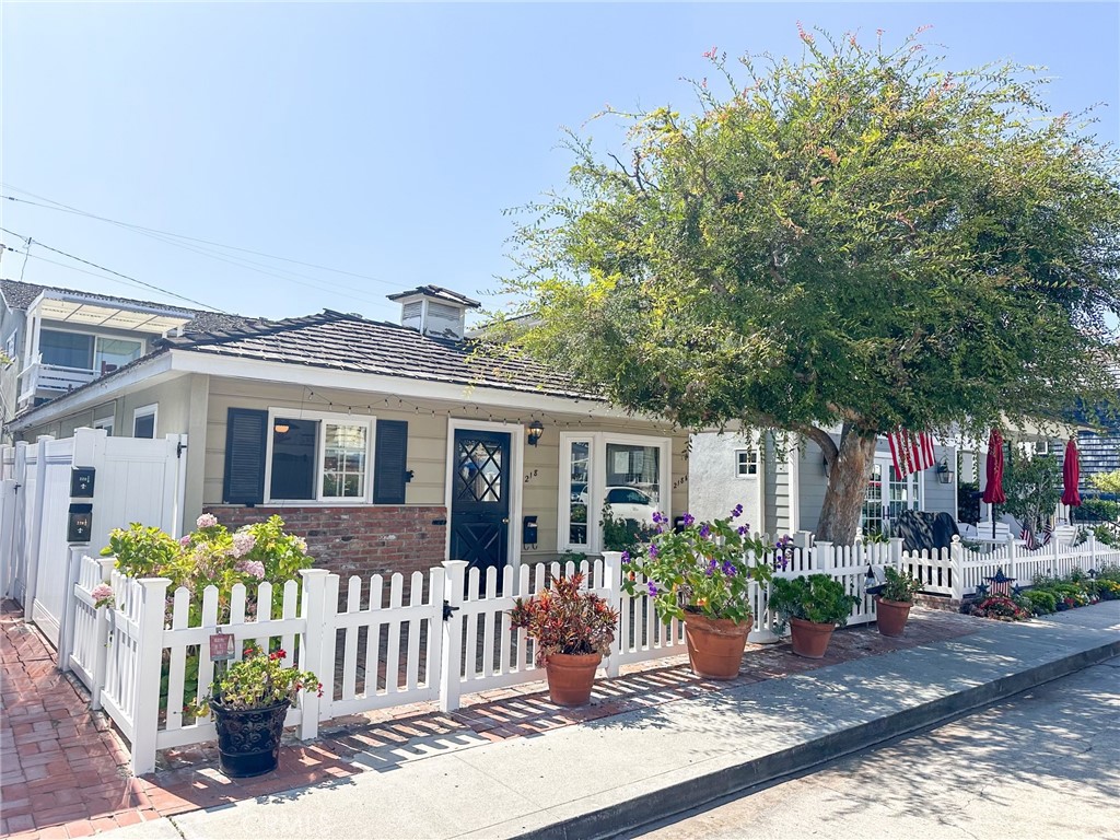 218 Agate Avenue Front