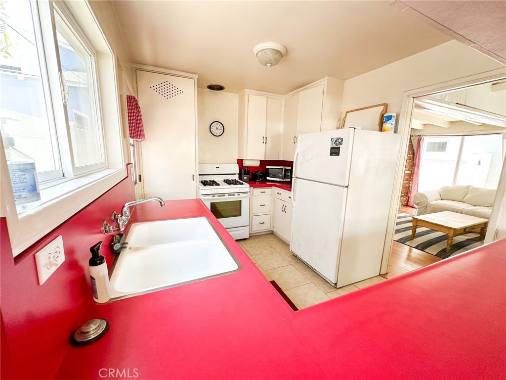 218 Agate Avenue Front