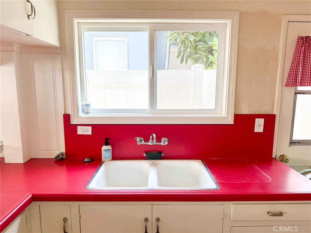 218 Agate Avenue Front