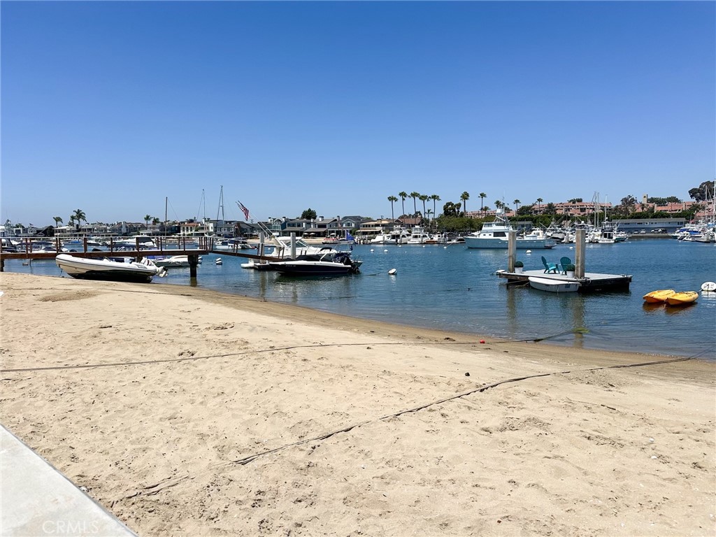 218 Agate Avenue Front