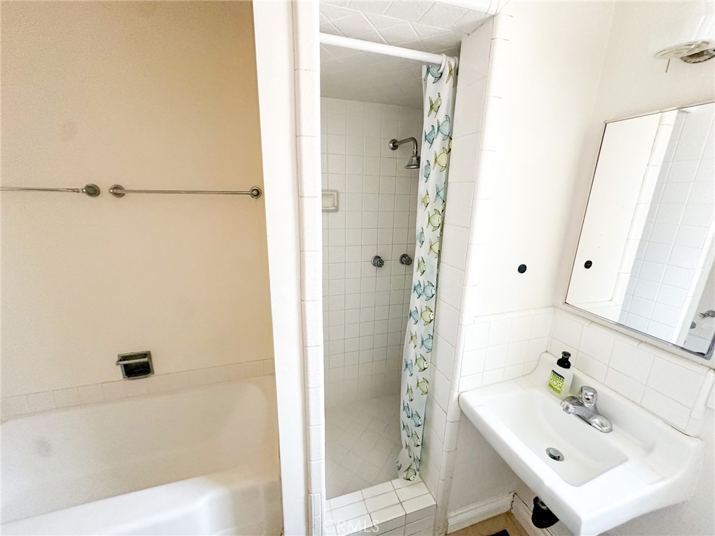 218 Agate Avenue Front