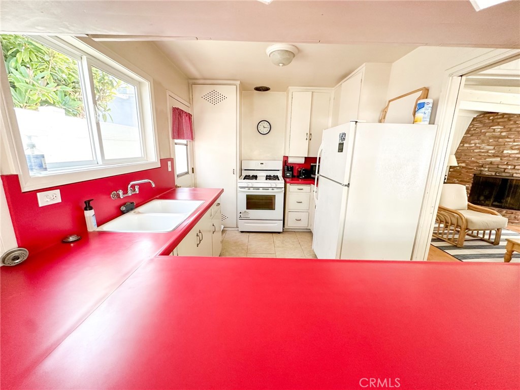 218 Agate Avenue Front