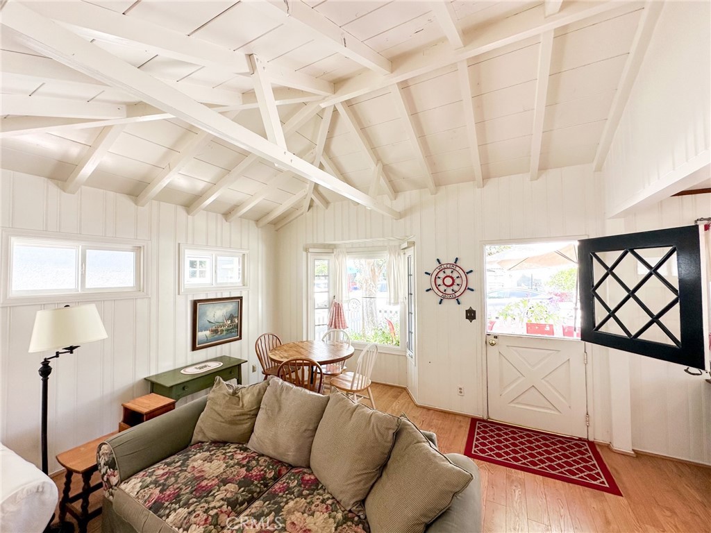 218 Agate Avenue Front