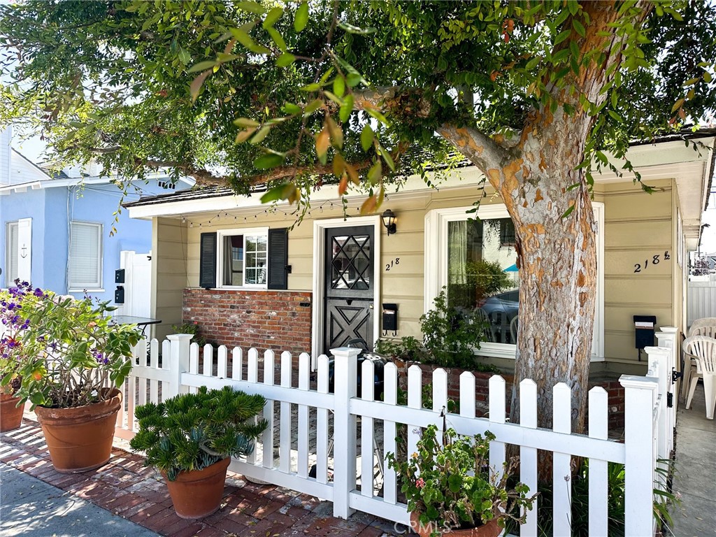 218 Agate Avenue Front