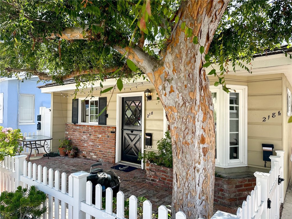 218 Agate Avenue Front