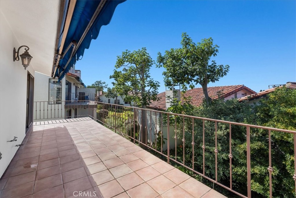17 Ocean Crest Court
