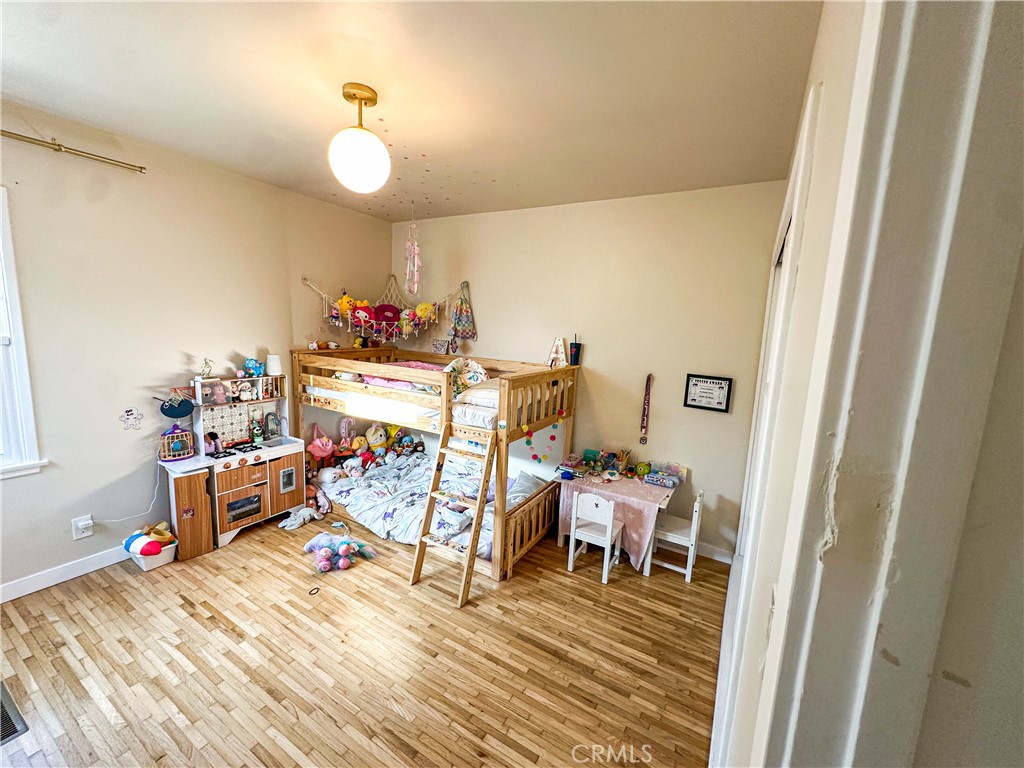 3703 W 225th