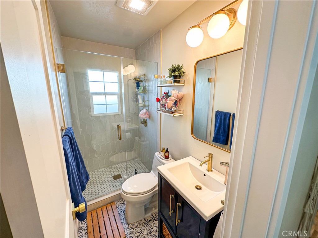 3703 W 225th