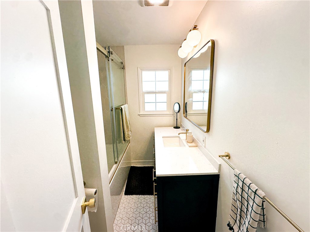 3703 W 225th
