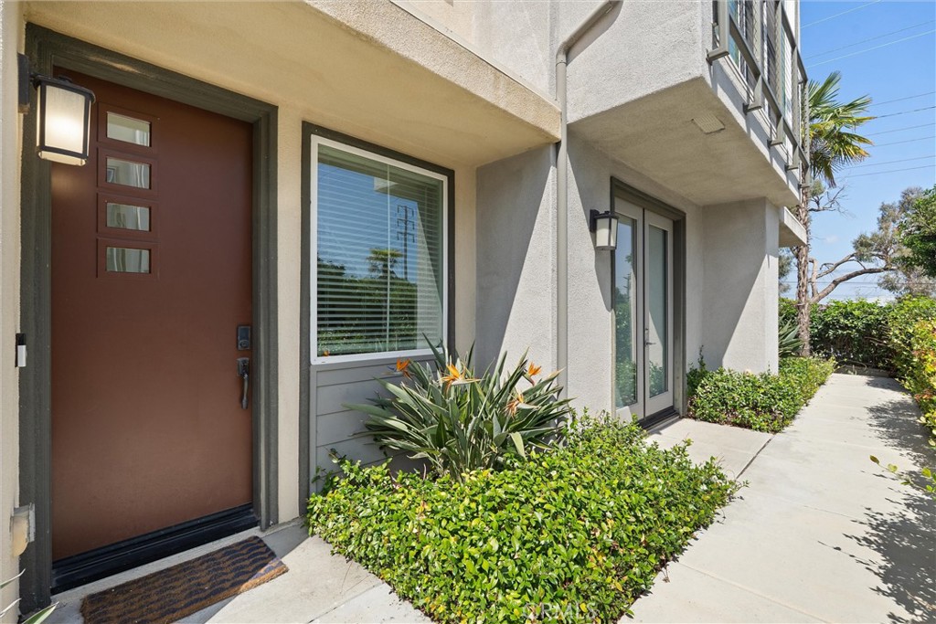 542 E Imperial Avenue