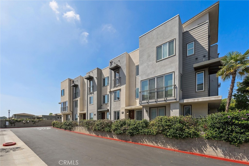542 E Imperial Avenue