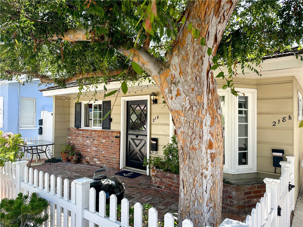 218 Agate Avenue Front