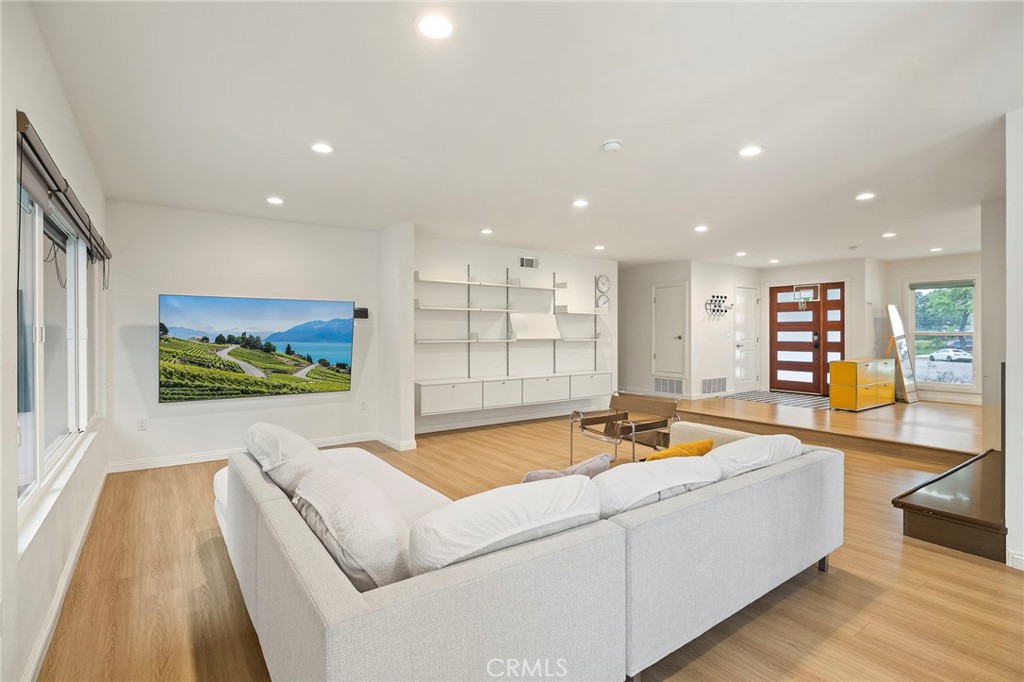 2024 Calle Miranda