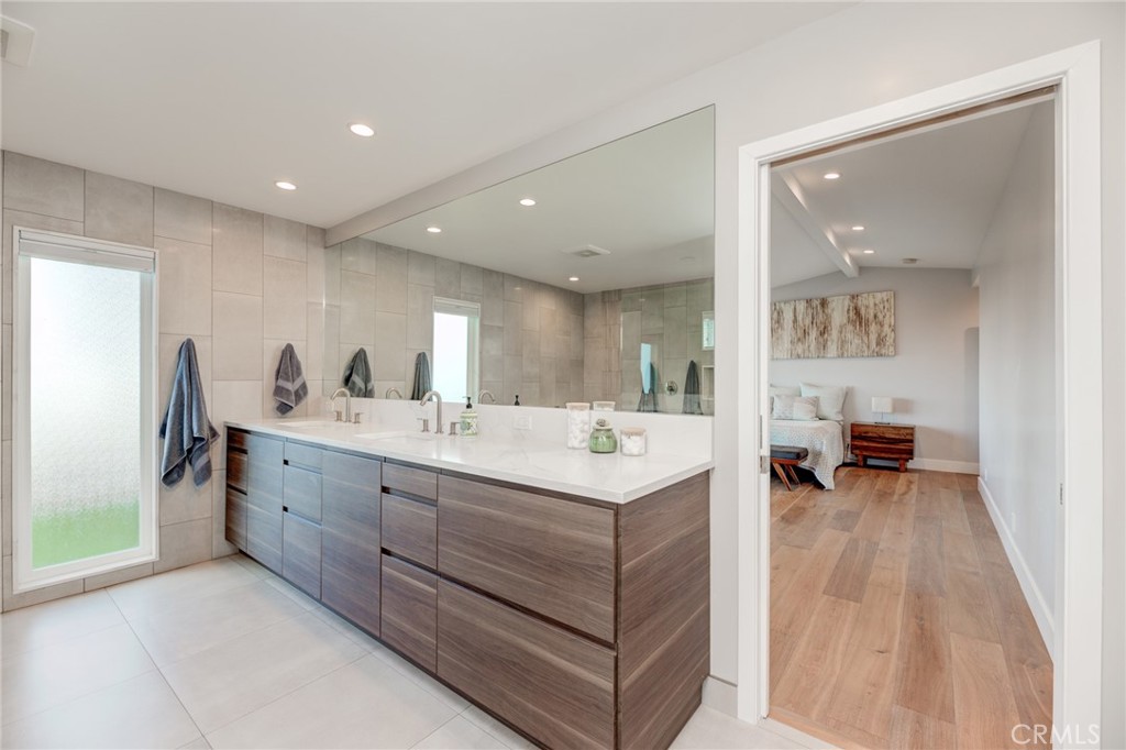 5527 Shoreview Drive