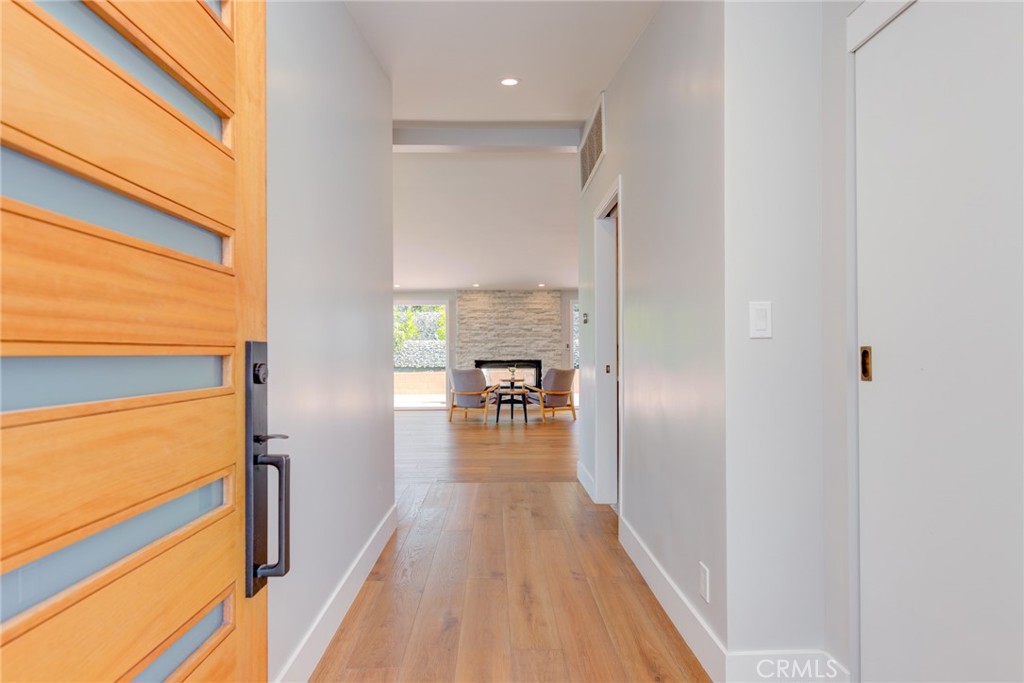 5527 Shoreview Drive