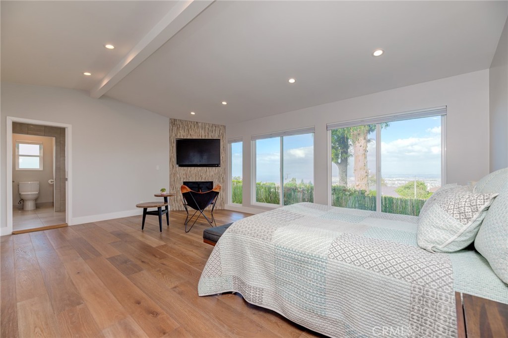 5527 Shoreview Drive