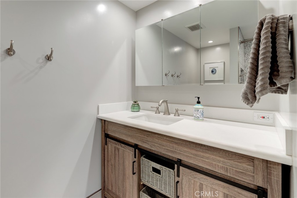 5527 Shoreview Drive