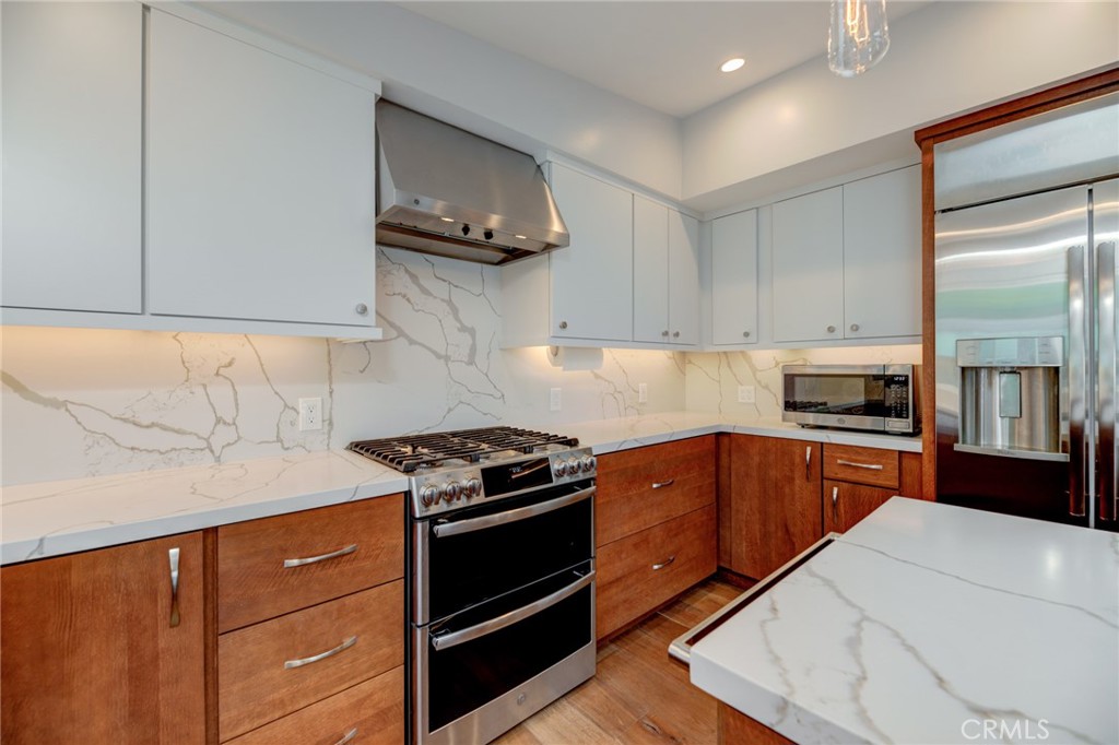 5527 Shoreview Drive