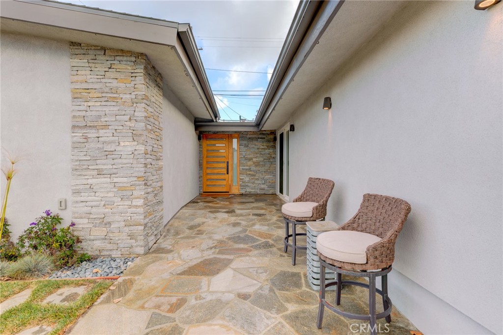 5527 Shoreview Drive