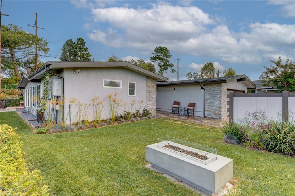5527 Shoreview Drive