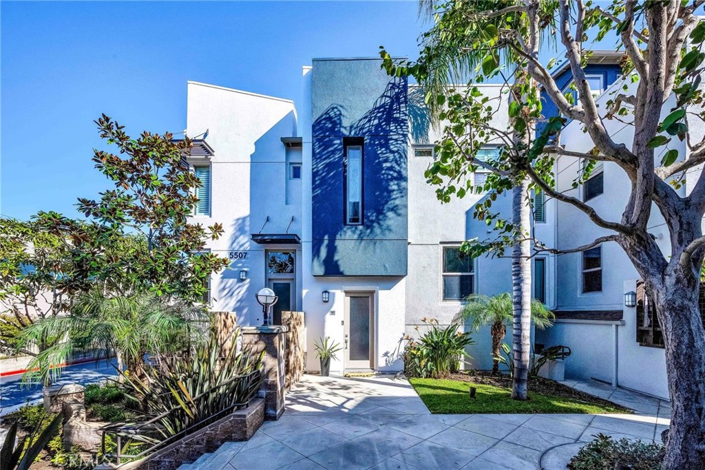 5507 W 149th Place 11