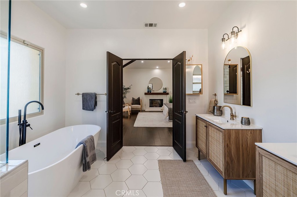 202 N Irena Avenue B