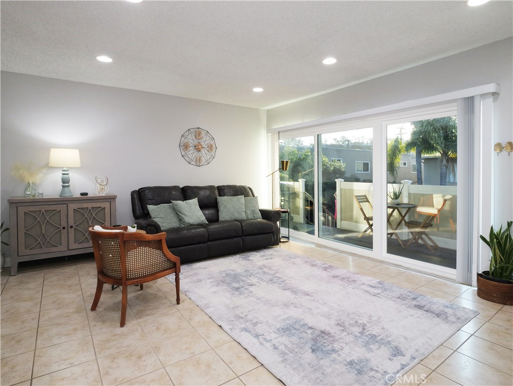 23930 Los Codona 220