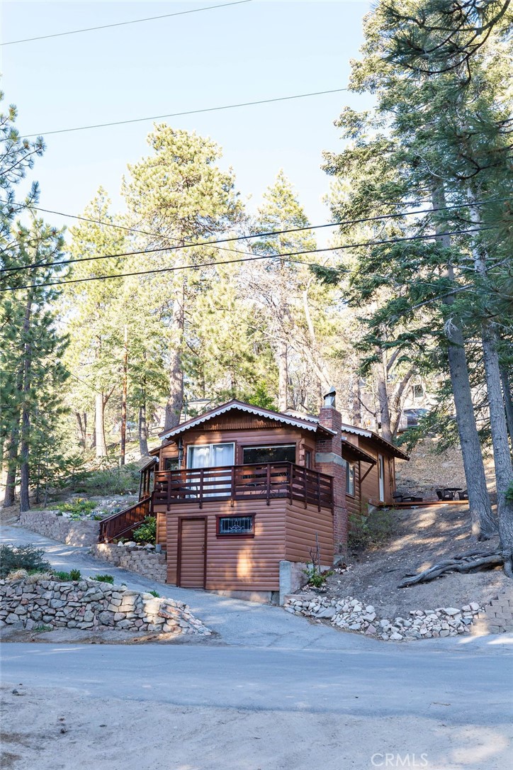 33201 Lakeside Drive