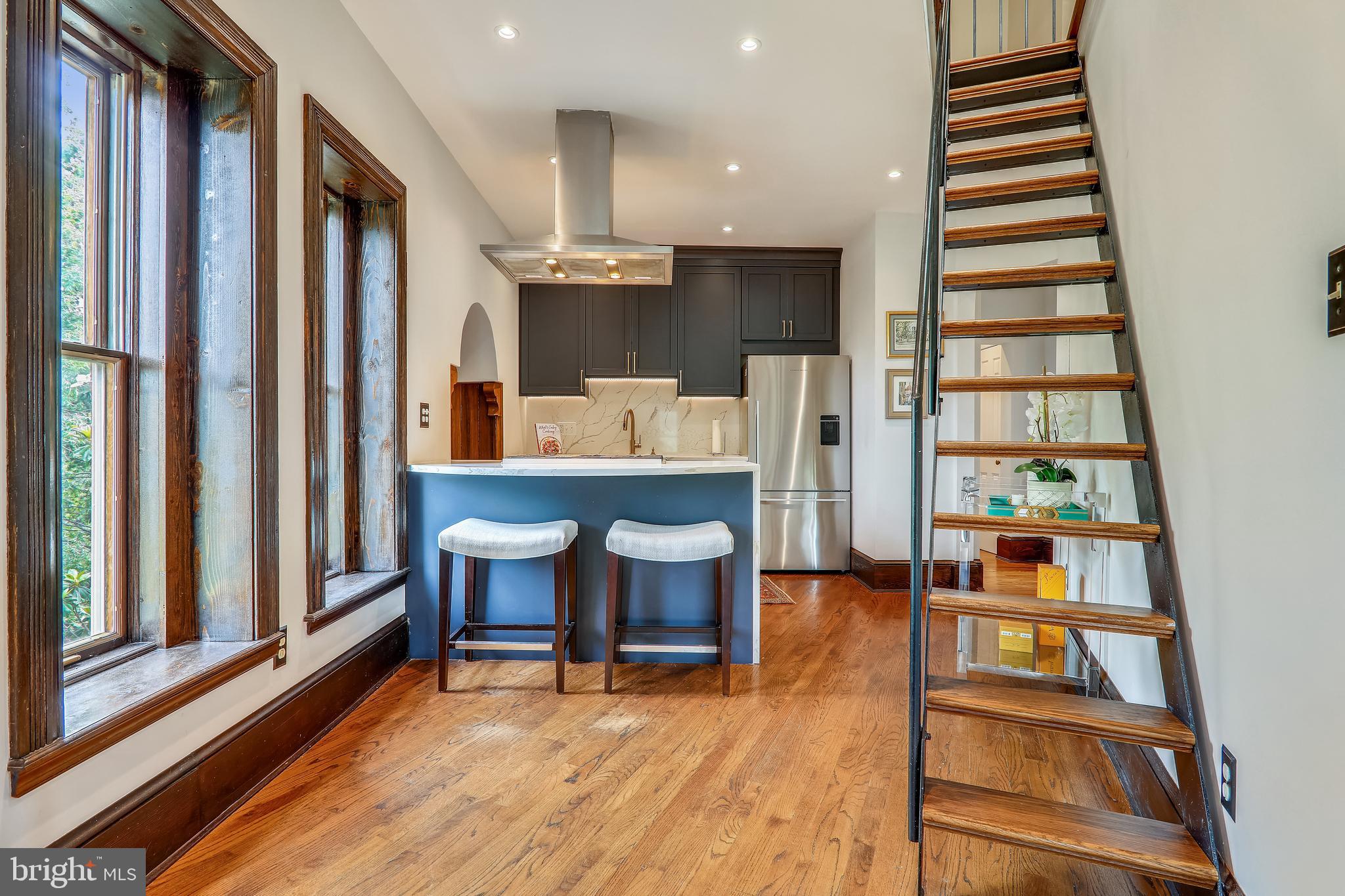 1301 NW Rhode Island AVENUE NW Unit: 4