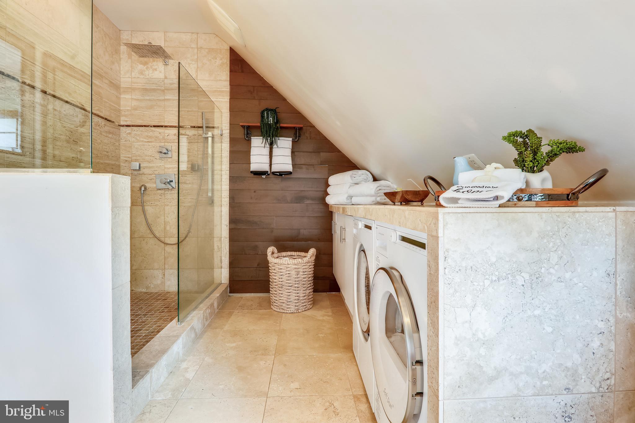 1301 NW Rhode Island AVENUE NW Unit: 4