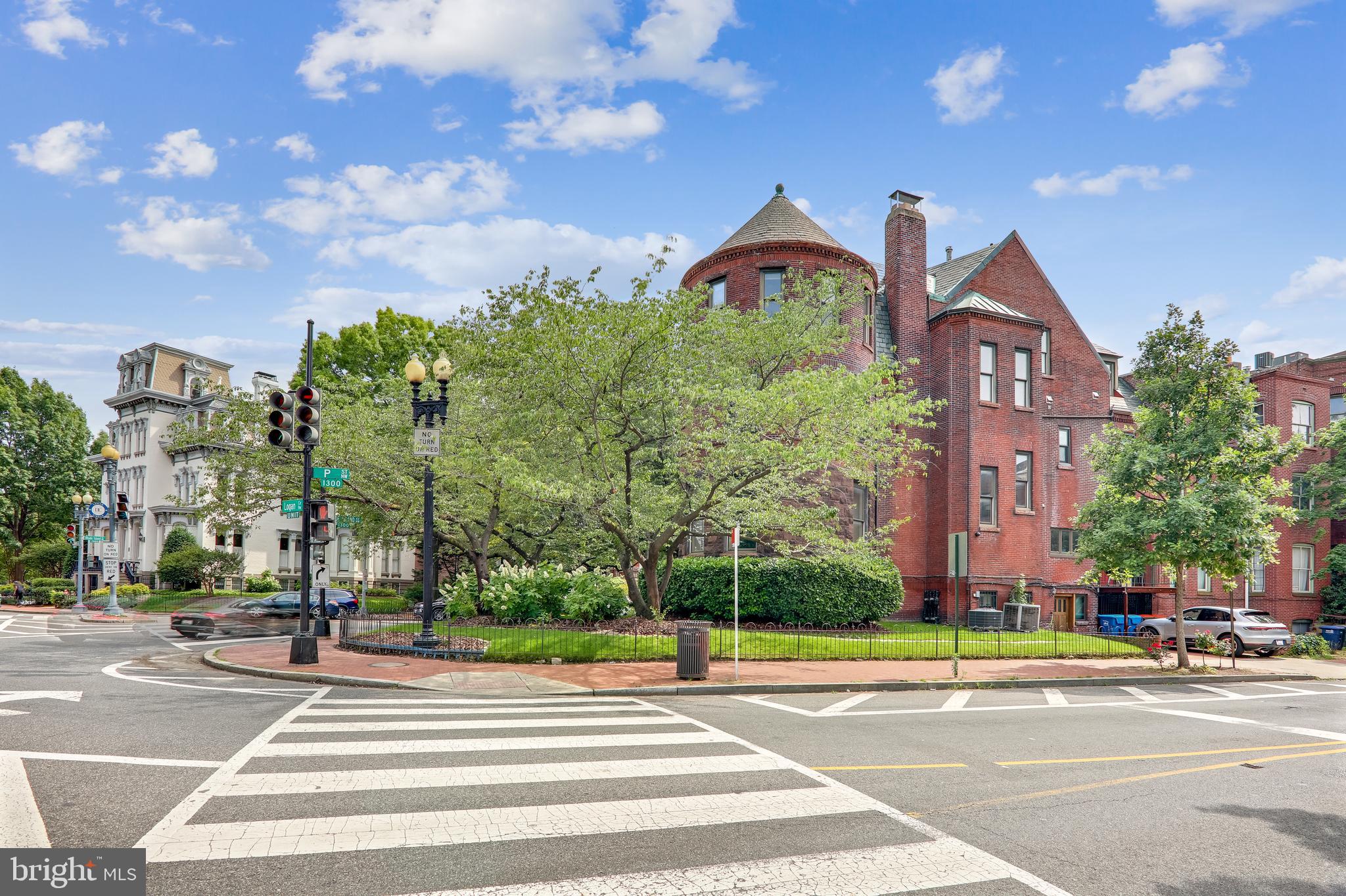 1301 NW Rhode Island AVENUE NW Unit: 4