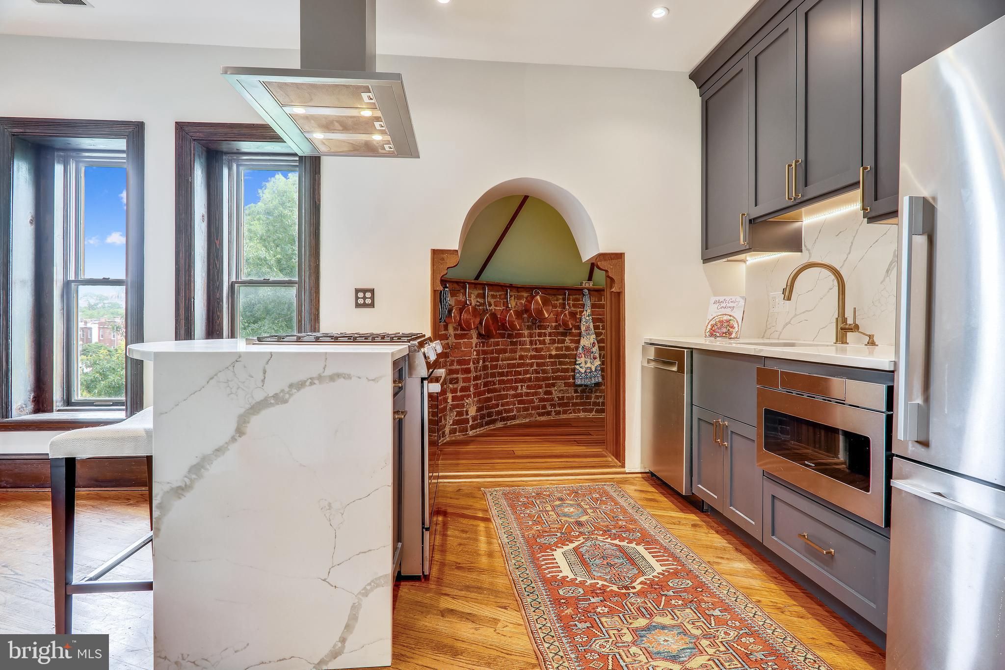 1301 NW Rhode Island AVENUE NW Unit: 4