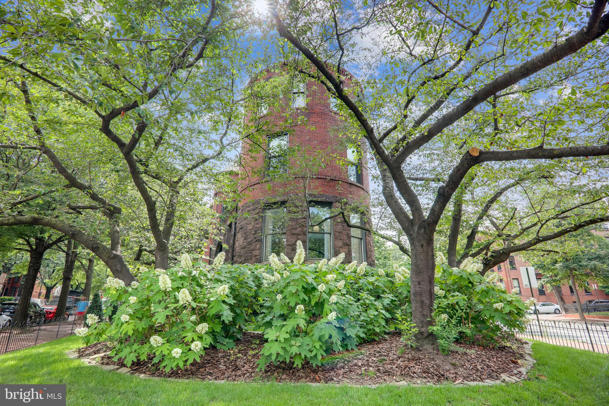 1301 NW Rhode Island AVENUE NW Unit: 4