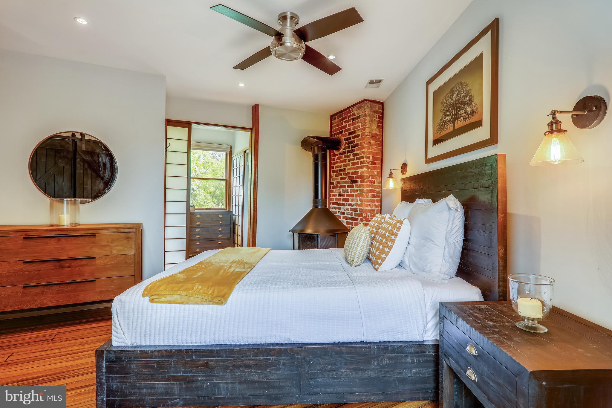 1301 NW Rhode Island AVENUE NW Unit: 4