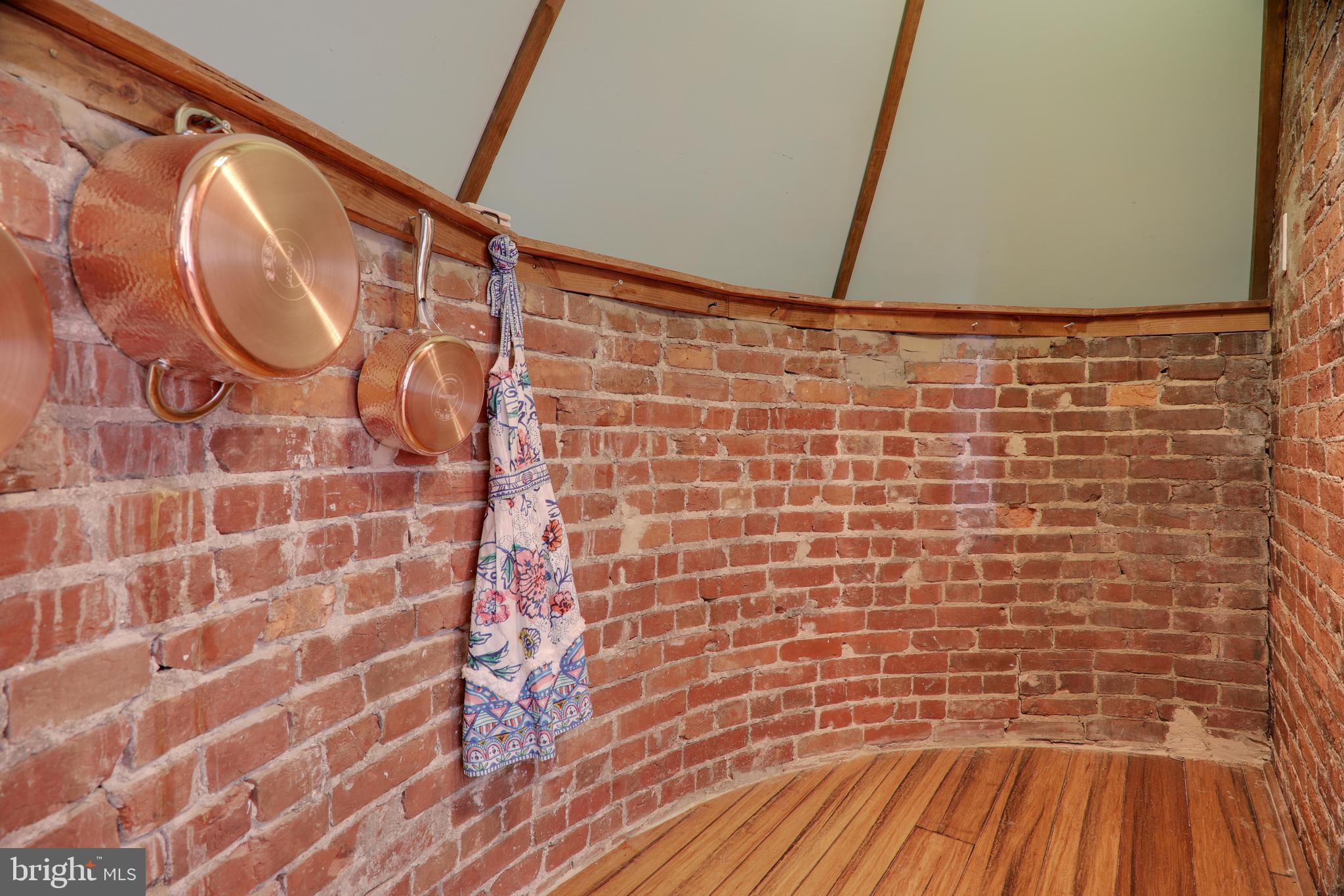 1301 NW Rhode Island AVENUE NW Unit: 4