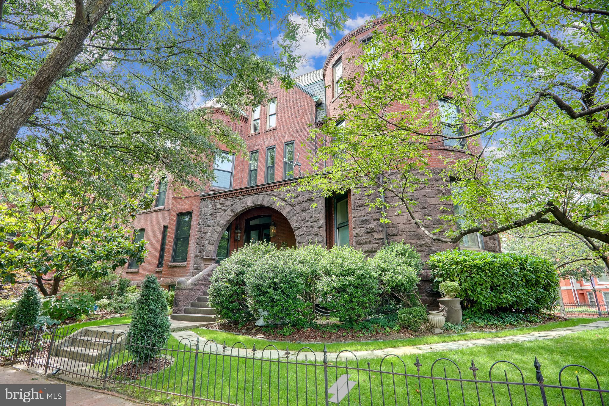 1301 NW Rhode Island AVENUE NW Unit: 4