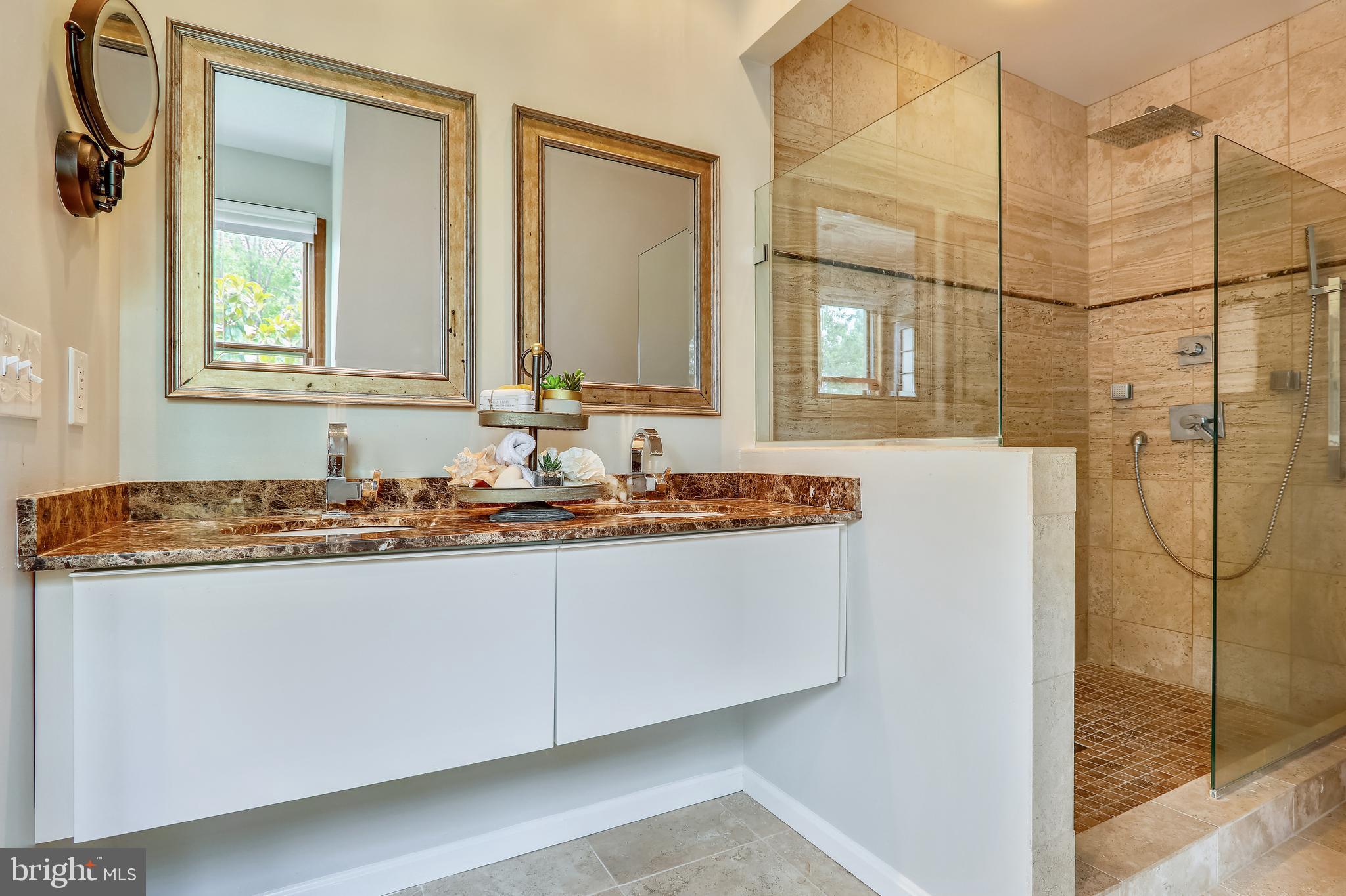 1301 NW Rhode Island AVENUE NW Unit: 4