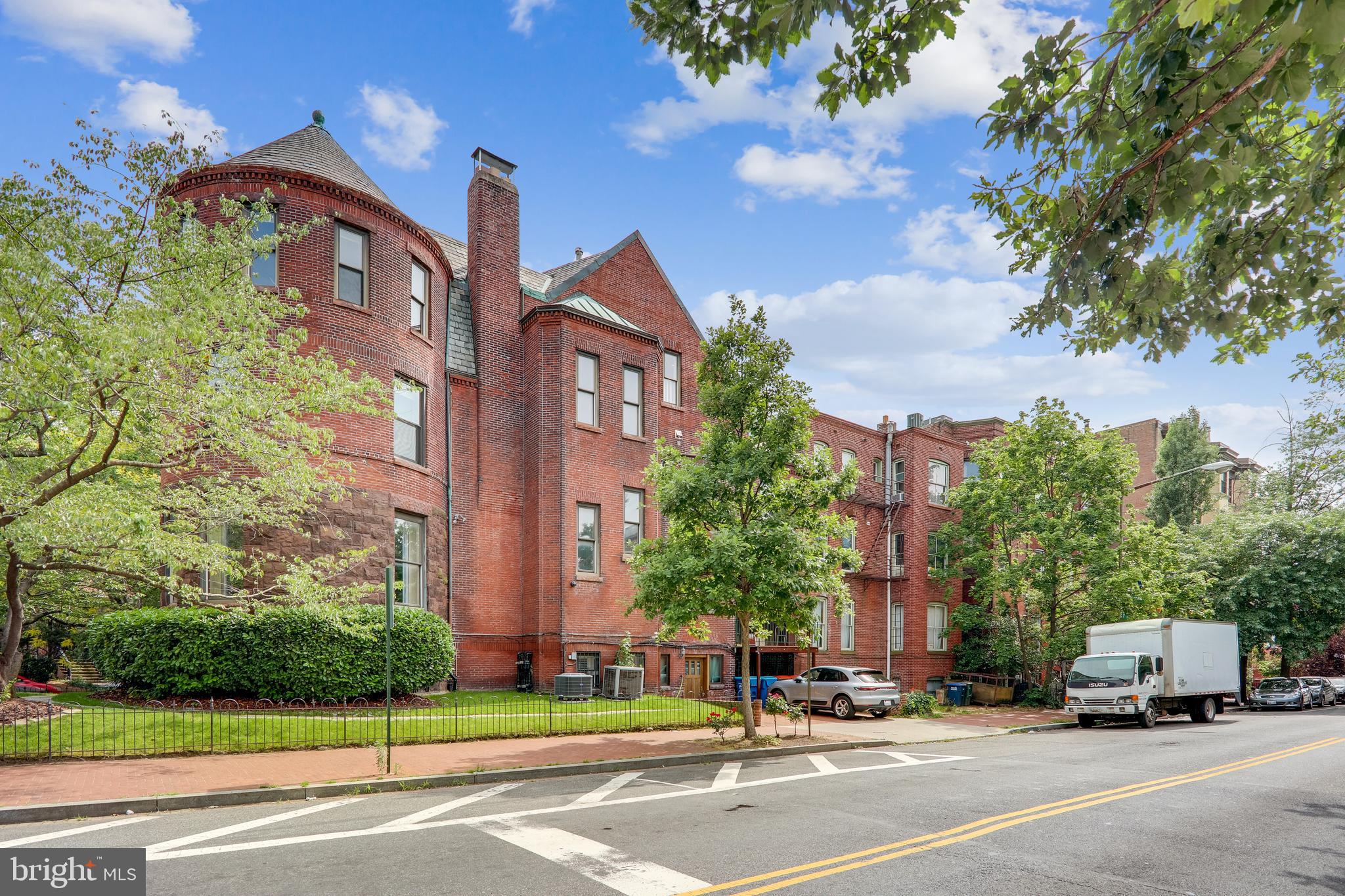 1301 NW Rhode Island AVENUE NW Unit: 4