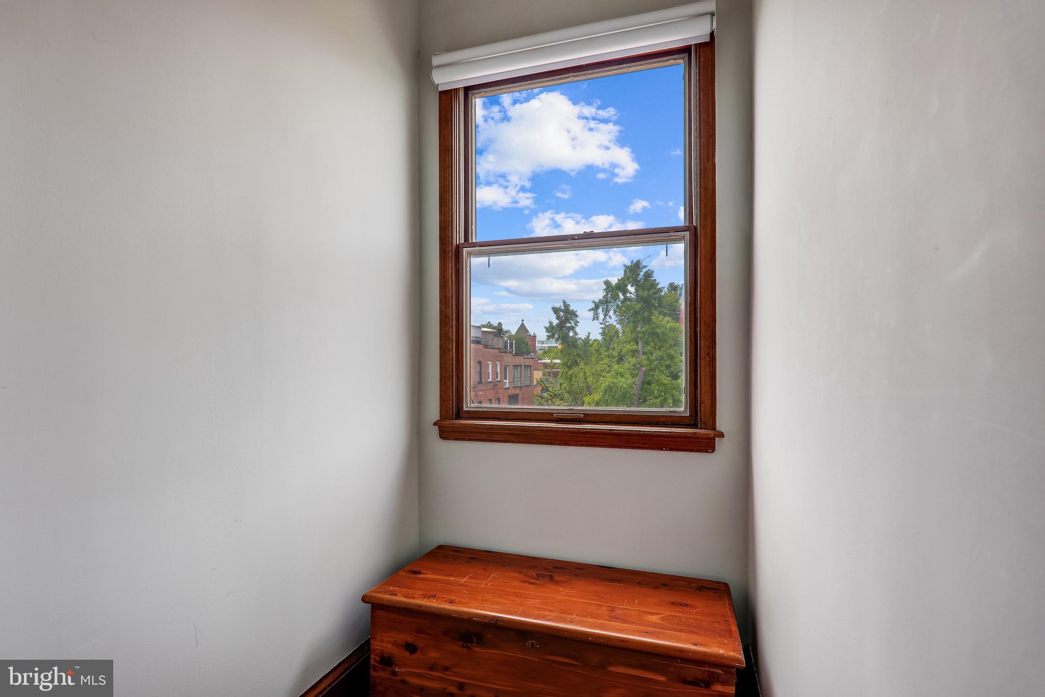 1301 NW Rhode Island AVENUE NW Unit: 4