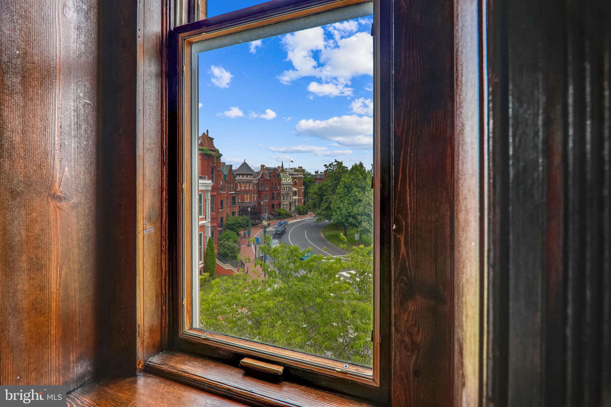 1301 NW Rhode Island AVENUE NW Unit: 4